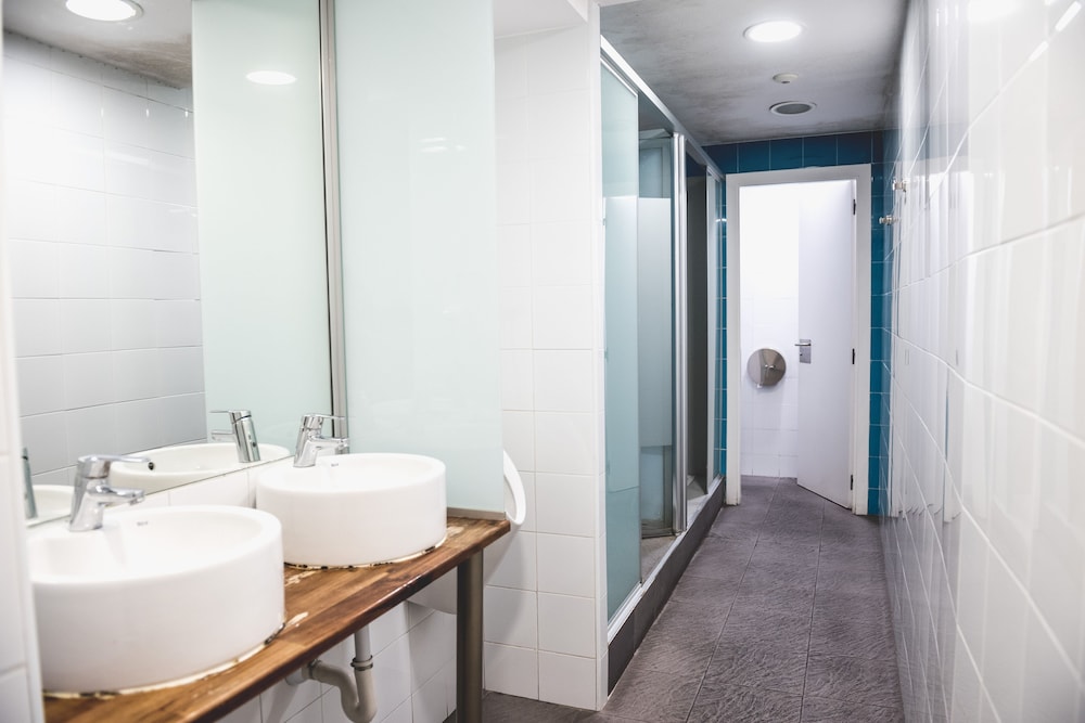 Shared Dormitory, Private Bathroom (6 pax) photo 2