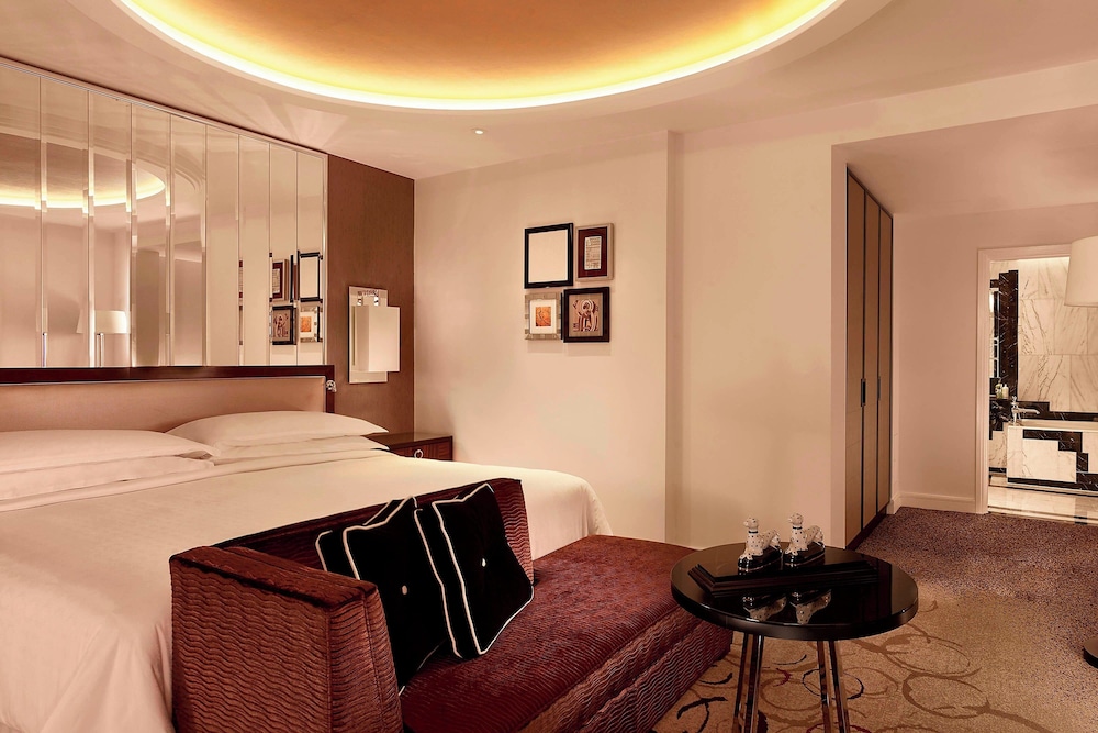 Club Suite, 1 King Bed photo 3