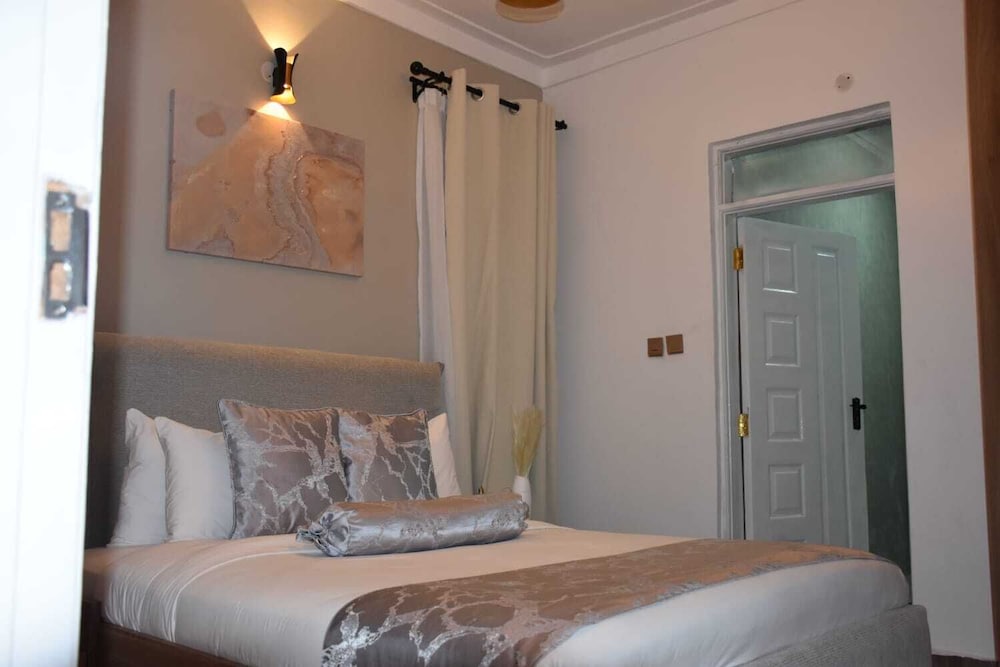 Luxury Apartment photo 2