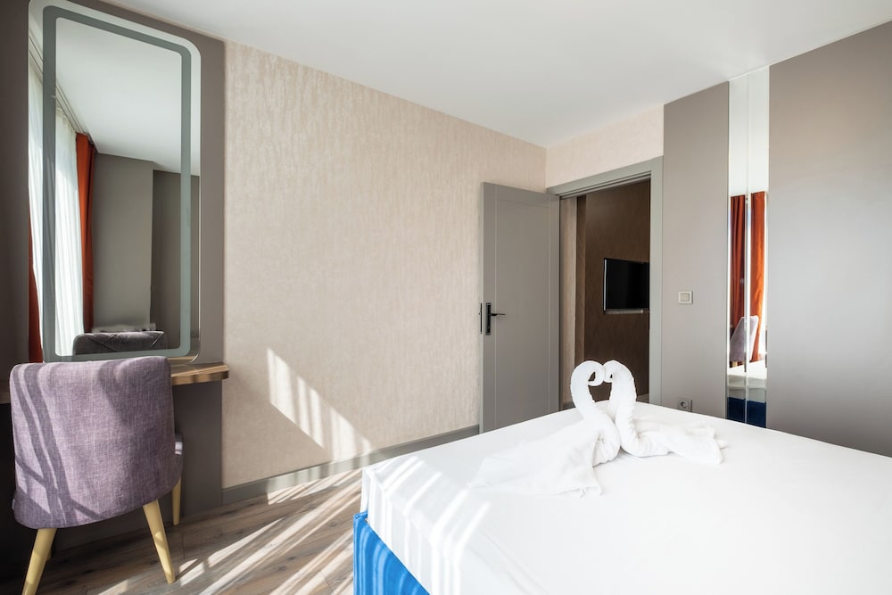 Deluxe Quadruple Room, Sea View photo 2