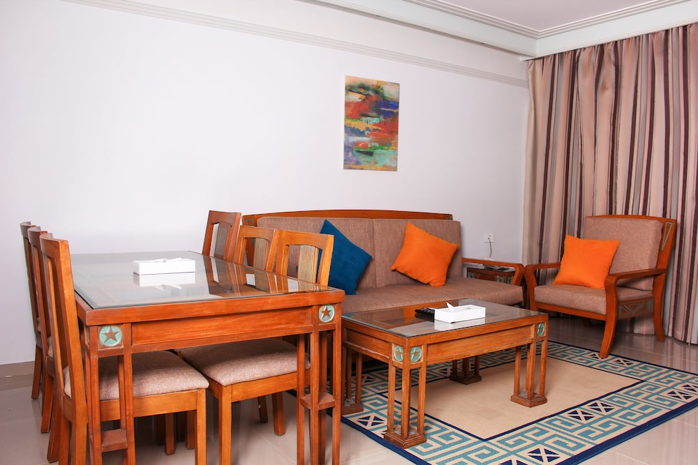 Suite, 2 Bedrooms - Photo 1