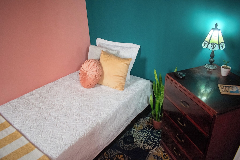 Deluxe Single Room, 1 Twin Bed, Shared Bathroom photo 2