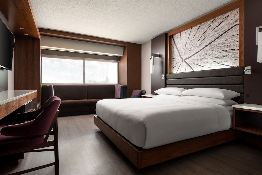 Room, 1 King Bed - Photo 3