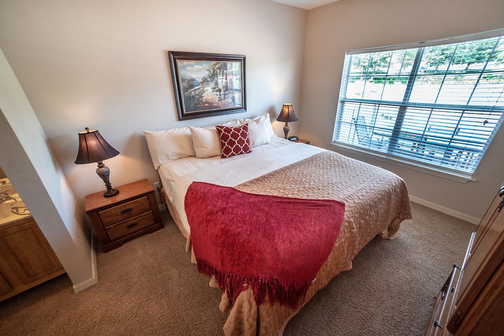 Luxury Condo, 4 Bedrooms, Jetted Tub, Resort View photo 3