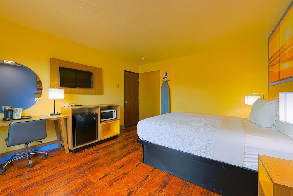 Room, 1 Queen Bed, Balcony photo 3