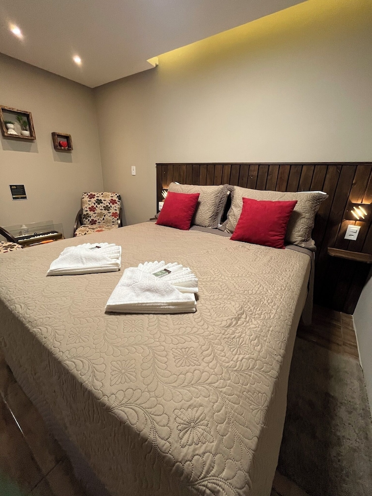 Deluxe Cabin, River View