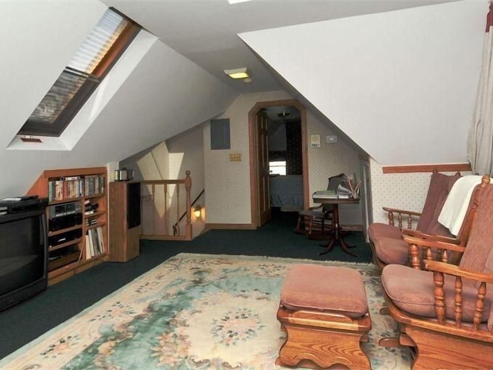Family Suite, Ensuite, River View (Victorian Loft Suite) photo 1