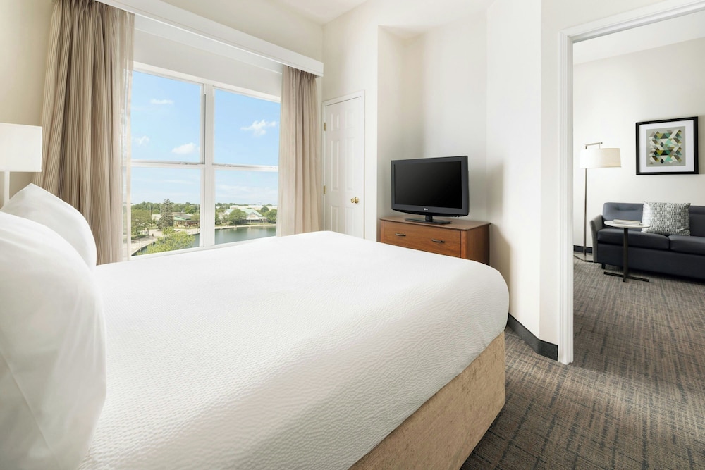 Suite, 1 Bedroom (Mobility/Hearing Access, Roll-in Shwr) photo 2