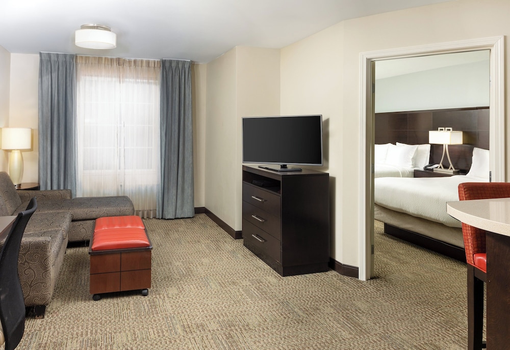 Suite, 1 Bedroom, Kitchen (Living) photo 3