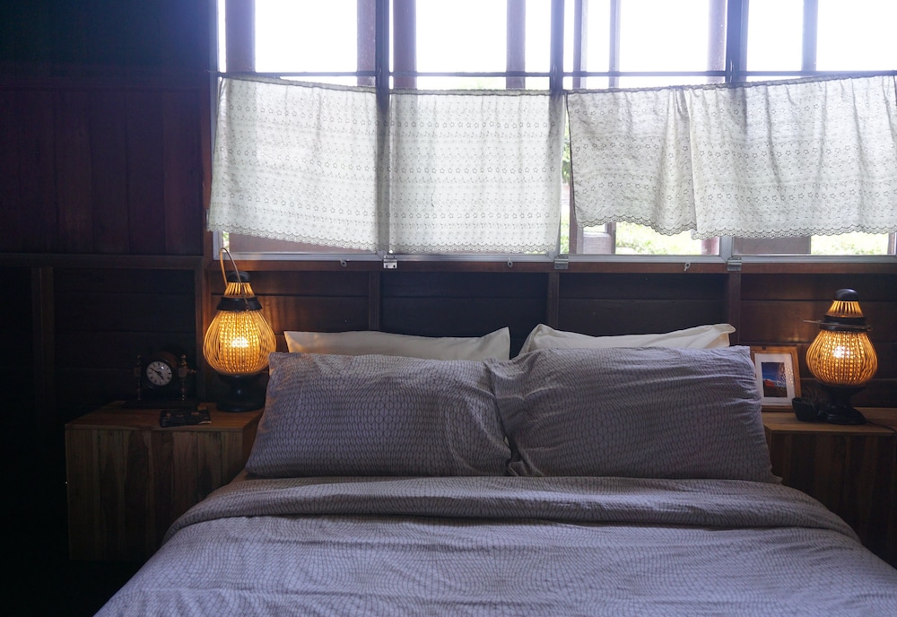 Double Room With Air Conditioner (Shared Bathroom) photo 2