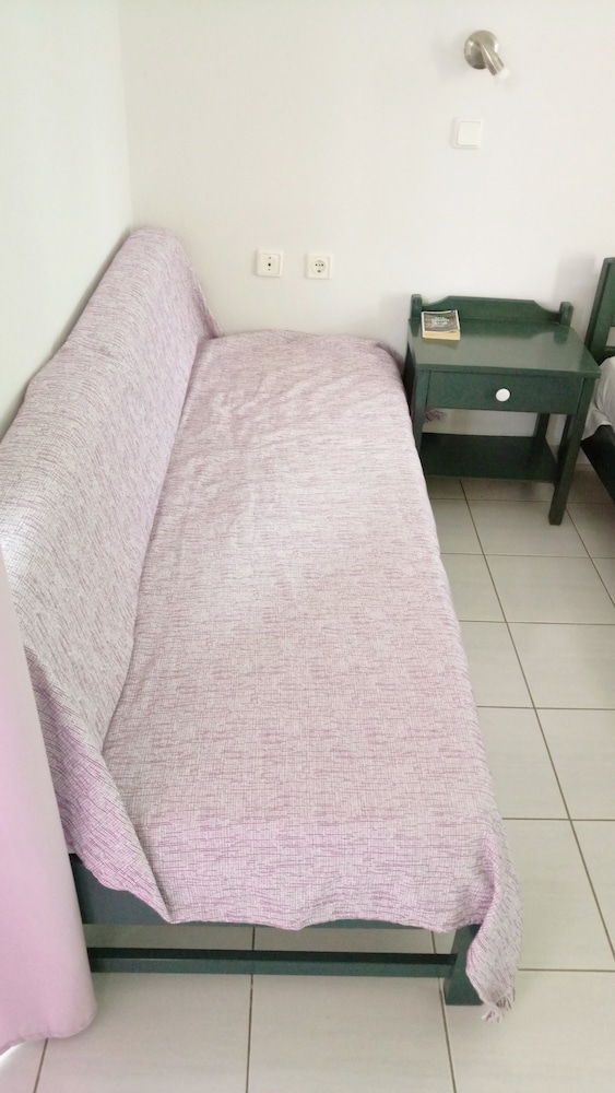 Economy Studio, 3 Twin Beds, Balcony photo 2
