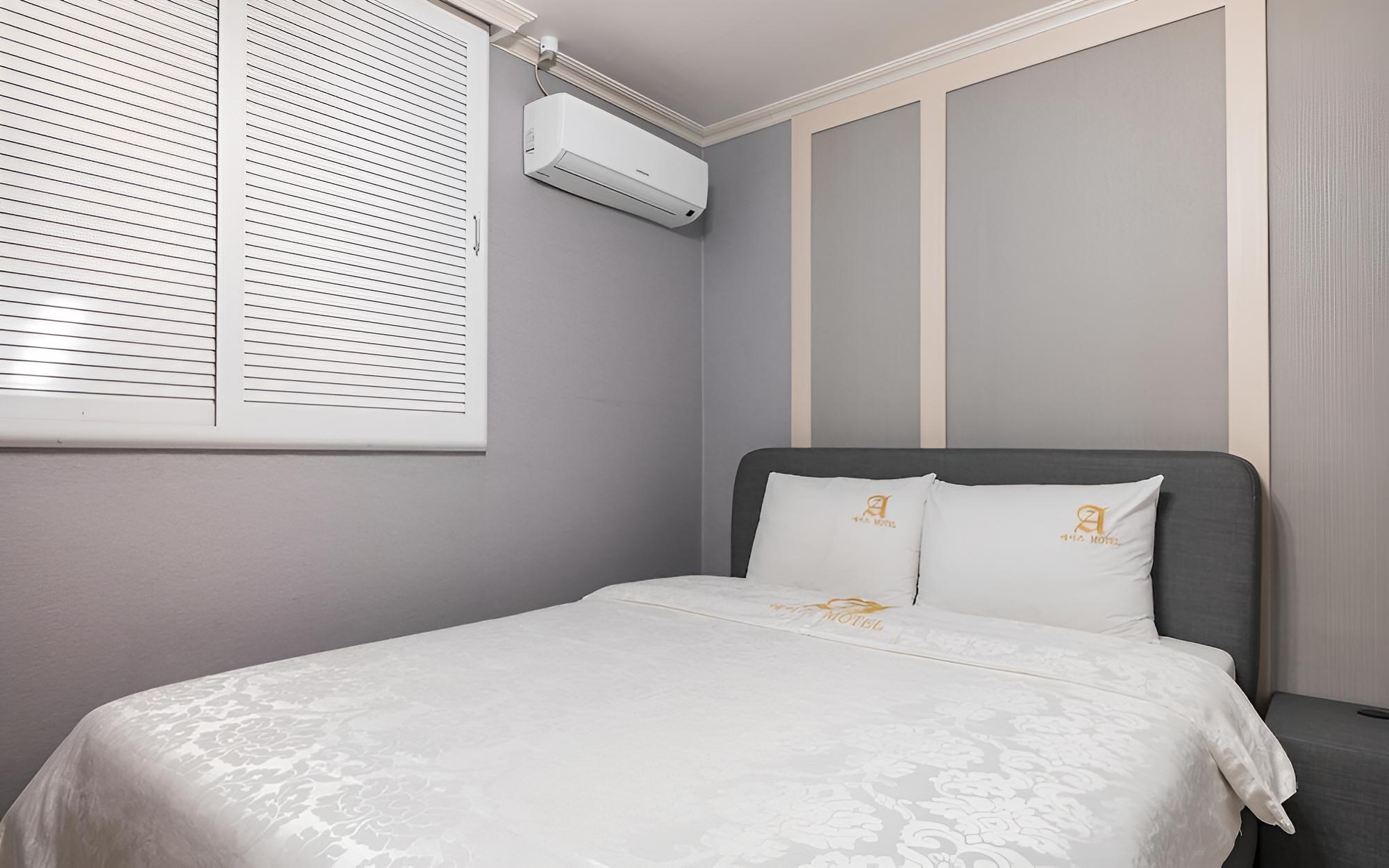 Room (Standard Room) - Photo 8