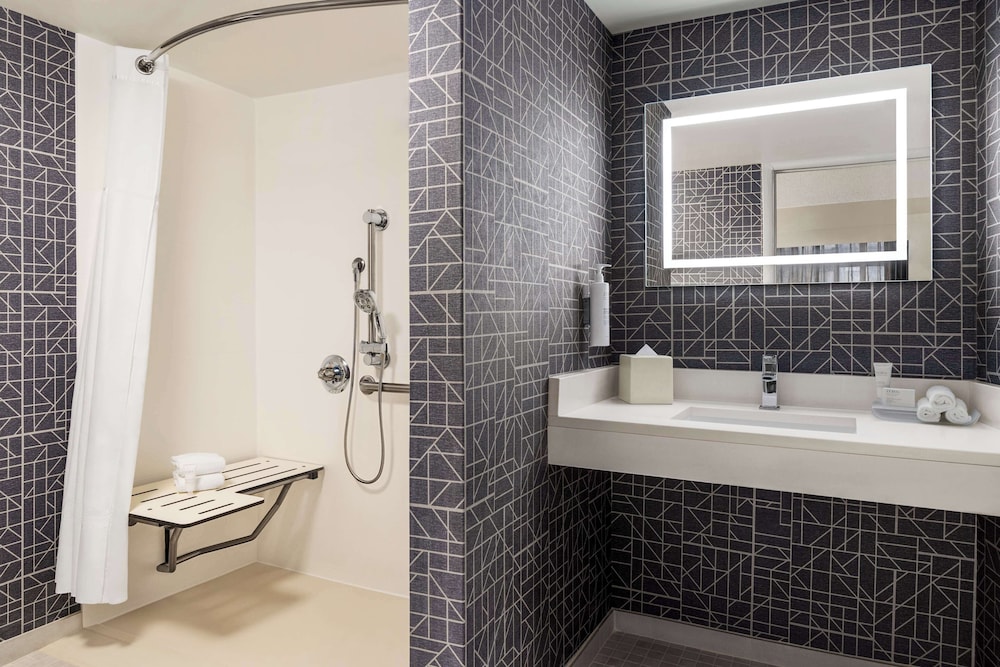 Suite, 1 Bedroom, Accessible (Mob &Hear, RI Shower, 2 Dbl & Sofabed) - Photo 5