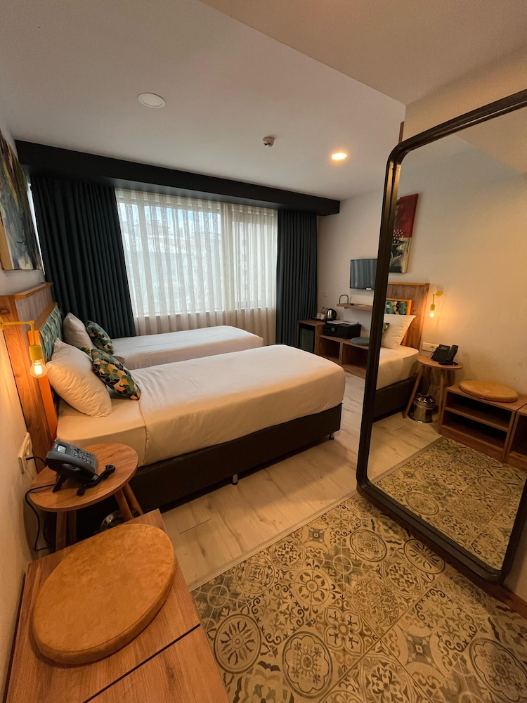 Business Twin Room, City View photo 1