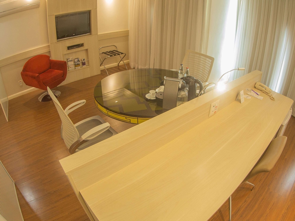 Superior Suite, 1 Queen Bed with Sofa bed - Photo 9