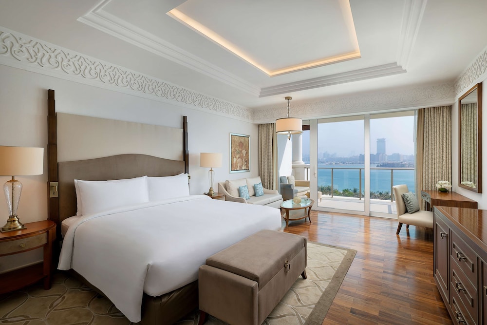 Grand Waldorf Astoria Suite with Sea View