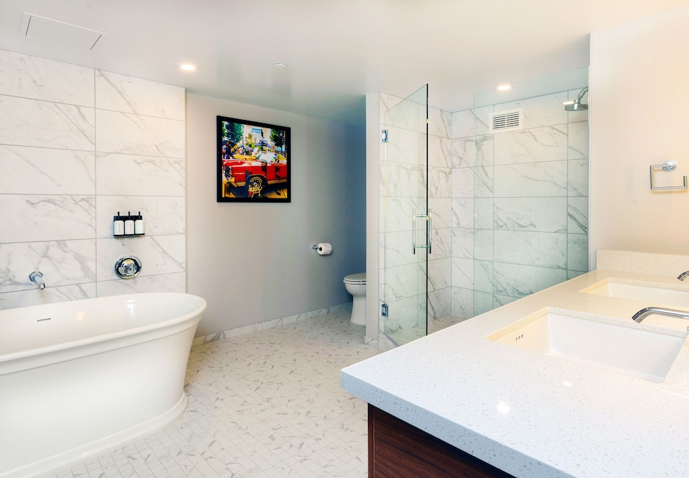 Cedar Tower Skyline Suite - Photo 3