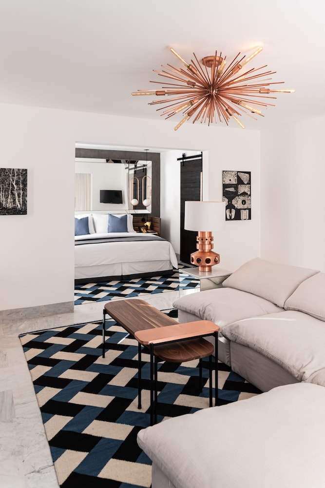 Suite (Owner, A)