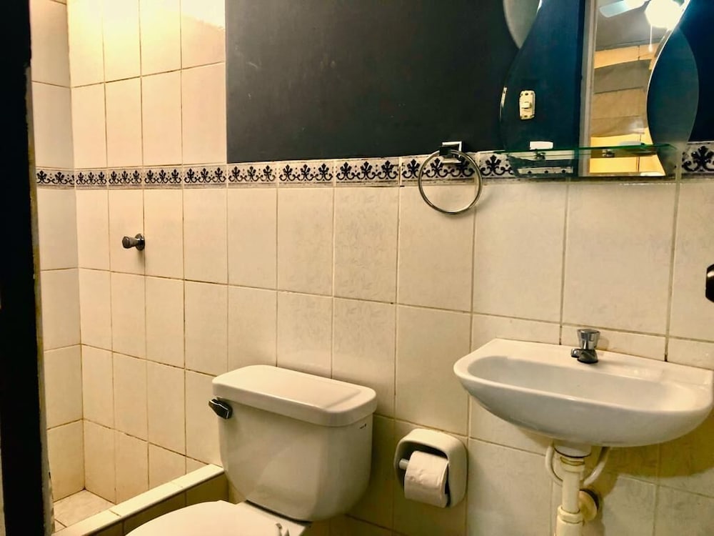 Double Room, 2 Twin Beds, Private Bathroom photo 2