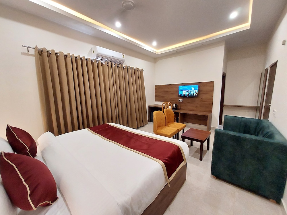 Superior Double Room, City View photo 2