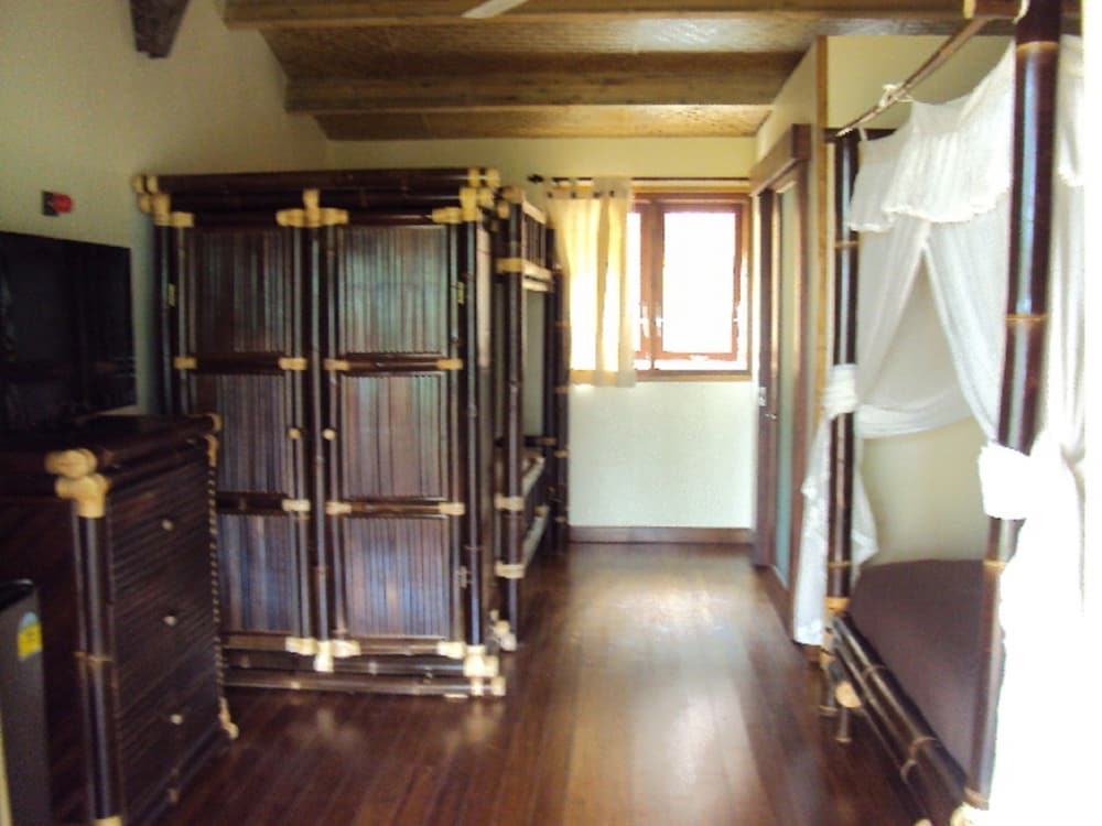 Bamboo Bungalow, park view photo 1