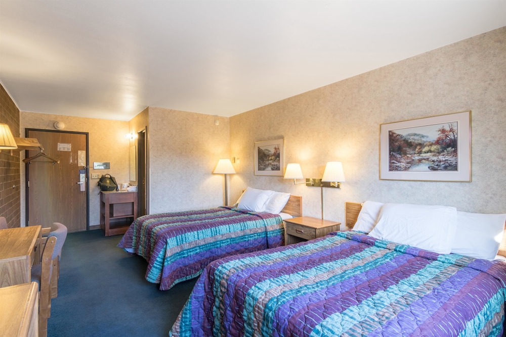 Standard Room, 2 Double Beds, Non Smoking - Photo 1