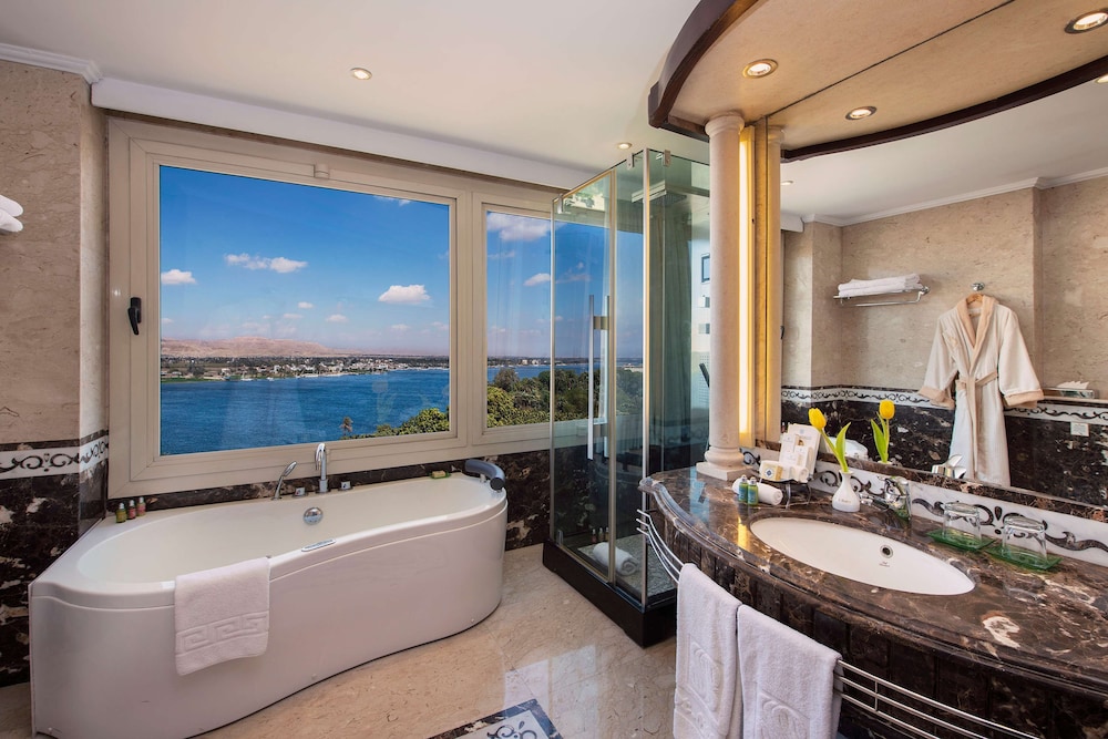 Diplomatic Suite