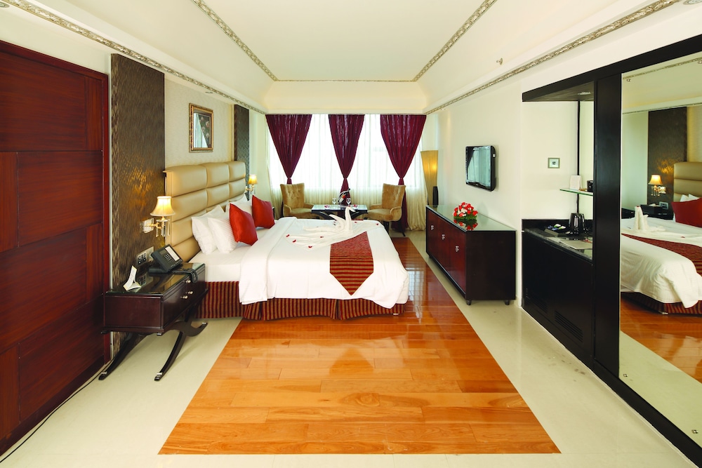 Windsor Suite - Photo 1
