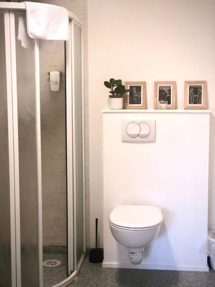 Quadruple Room, Private Bathroom photo 2
