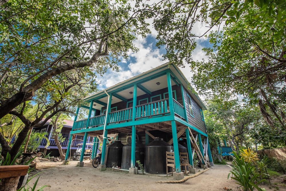 BARRACUDA HOUSE Cabin, 1 Bedroom, Resort View photo 2