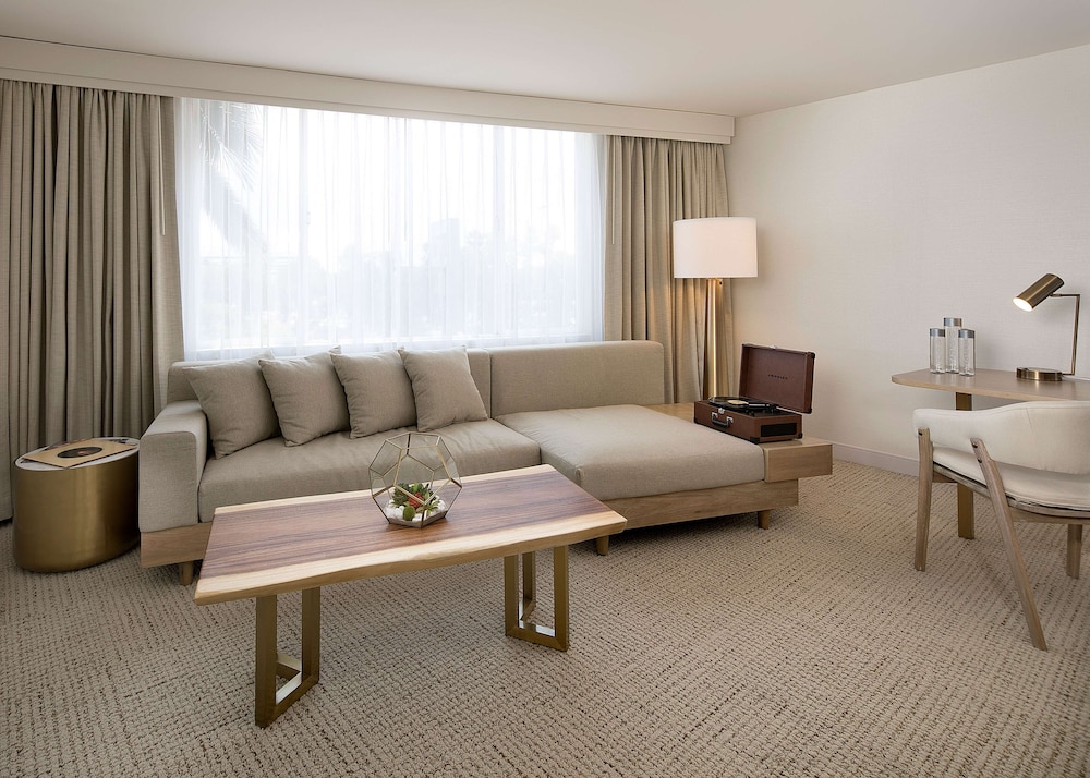 Junior Suite, 1 King Bed - Photo 6