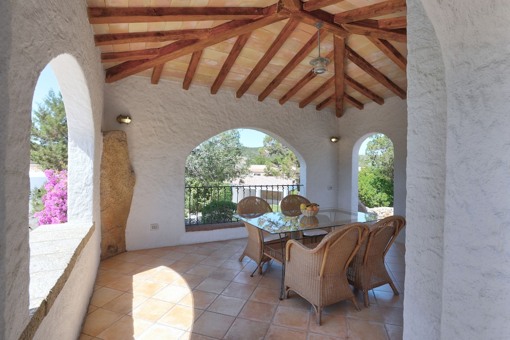 Villa photo 2