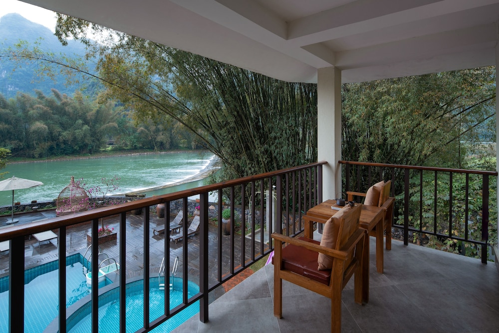 Family Room With Balcony photo 3