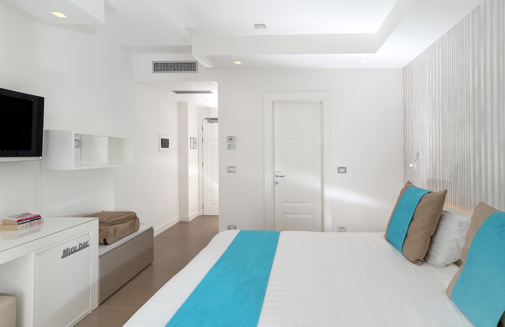 Superior Quadruple Room (with extra bed) - Photo 3