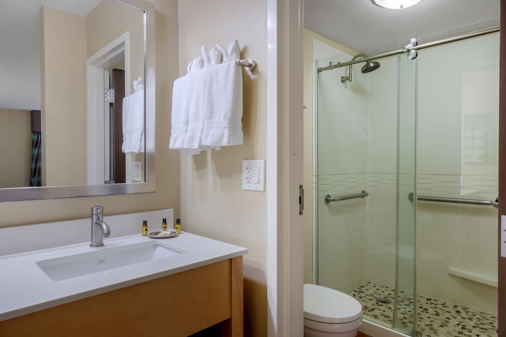 Standard Room, 1 King Bed, Refrigerator & Microwave, Mountain View - Photo 10