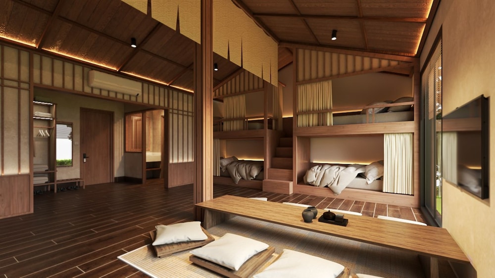 Family Room, Multiple Beds, Garden View photo 2