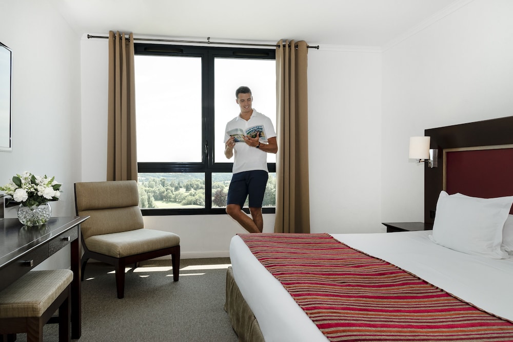 Luxury Room, 1 King Bed, Golf View photo 1