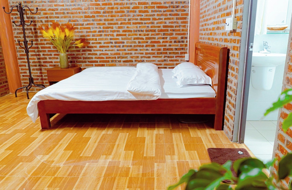 Standard Double Room, 1 King Bed photo 3