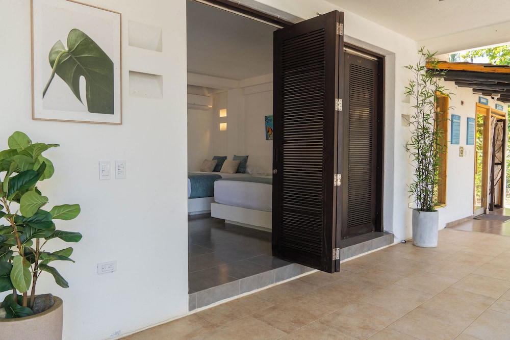 Quadruple Room, Pool View photo 2