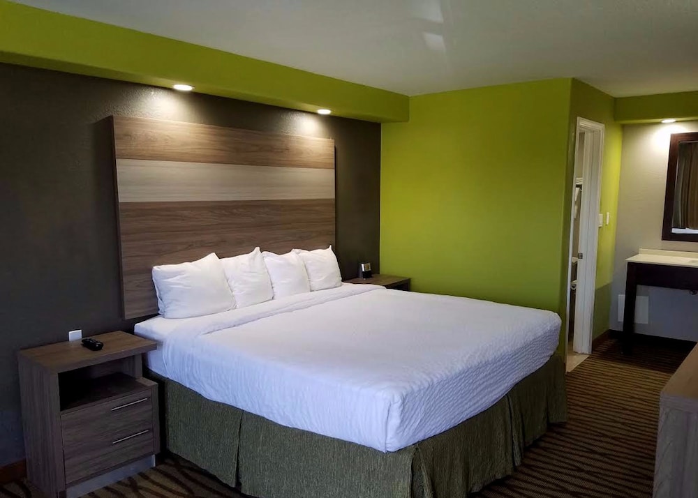 Deluxe Room, 1 King Bed, Accessible, Non Smoking - Photo 7