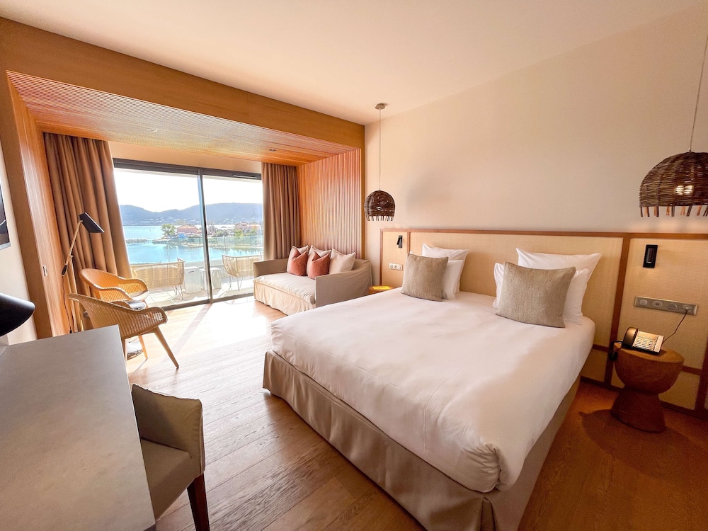 Junior Suite, 1 King Bed, Balcony, Sea View - Photo 4