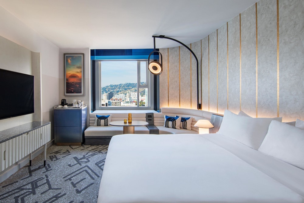 Superior Room, 1 King Bed, City View