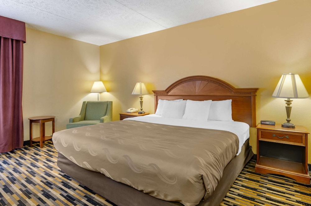 Standard Room, 1 King Bed, Non Smoking - Photo 1