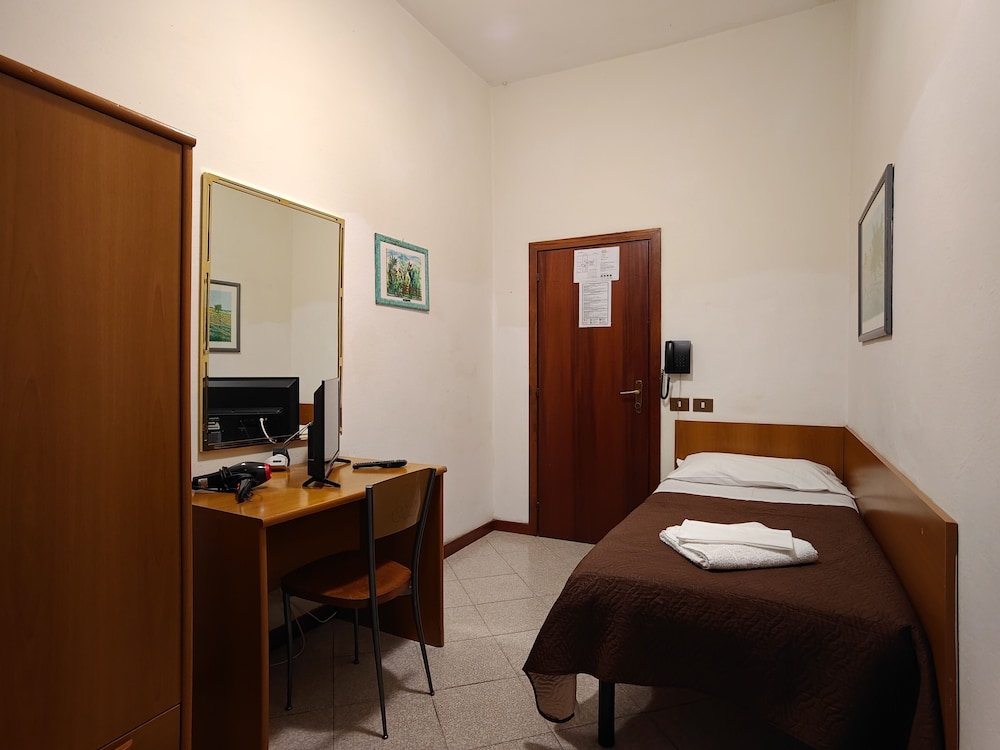Single Room photo 2