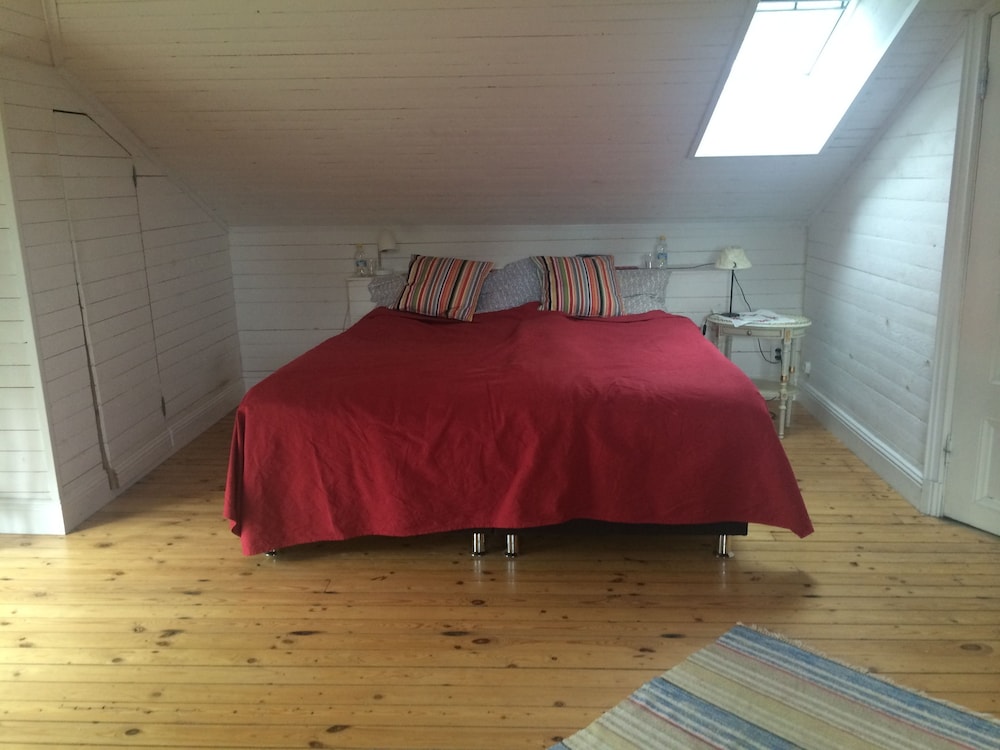 Room (5) photo 2
