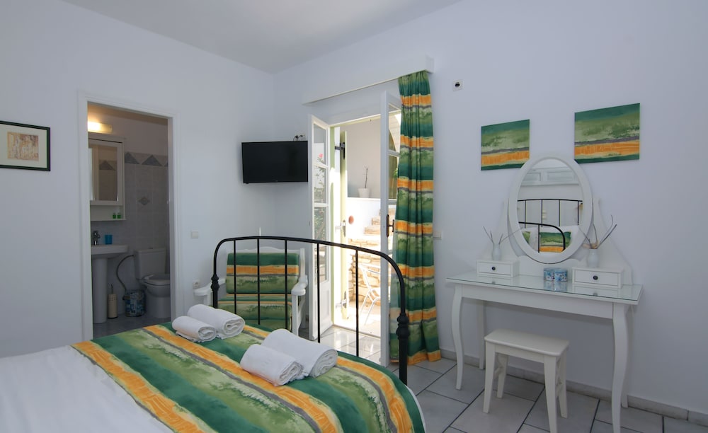 Deluxe Double or Twin Room (Semi Basement) - Photo 2