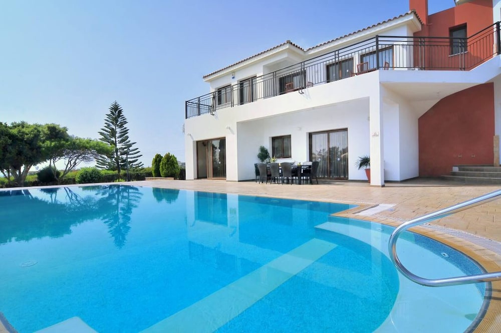 Villa, 5 Bedrooms, Smoking, Balcony photo 3