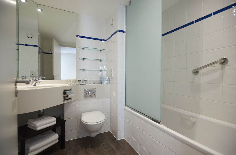 Suite, 1 Queen Bed, City View