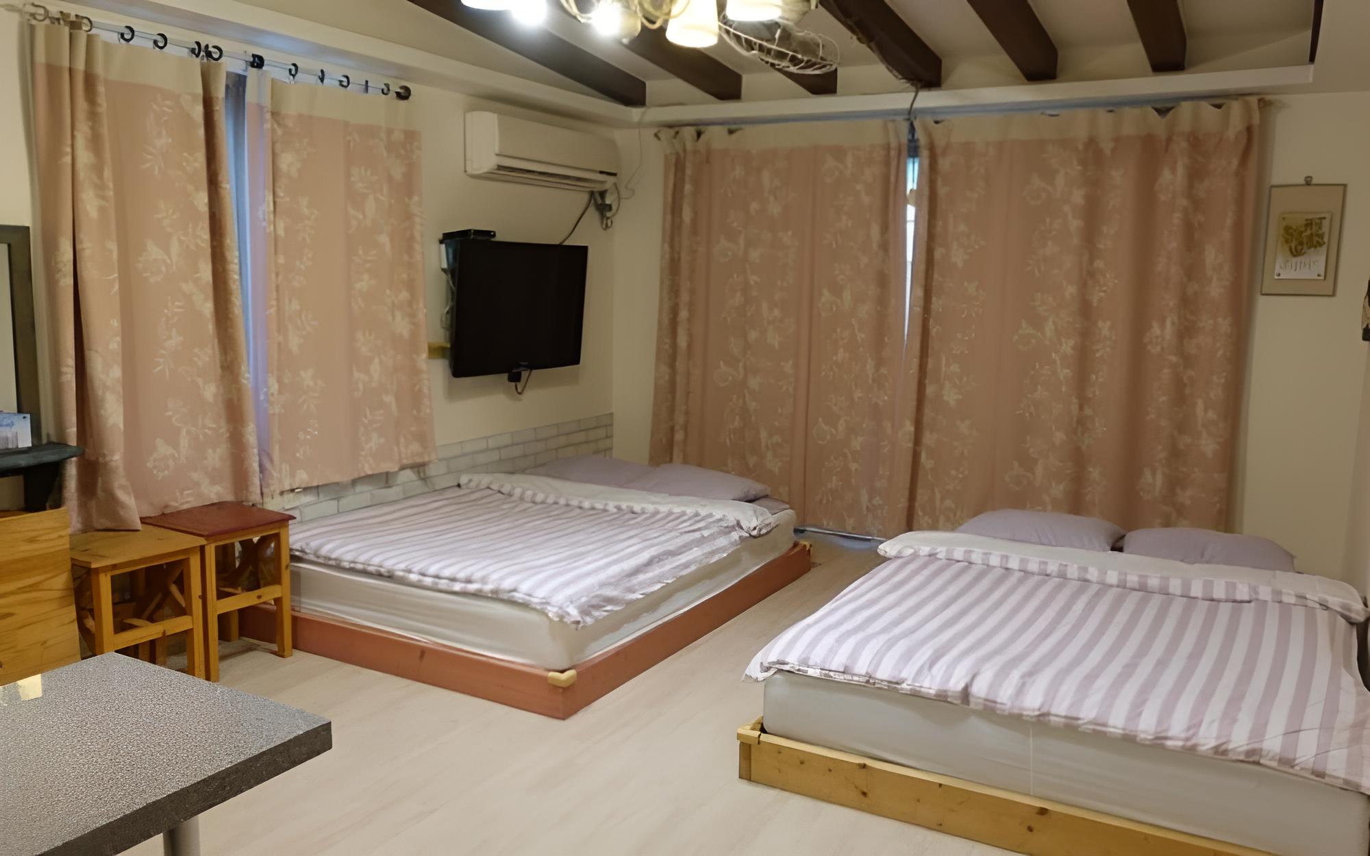 Room (Peach)