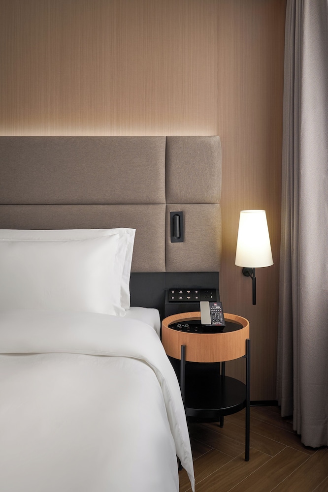 Mansion Twin Beds Room - Photo 11
